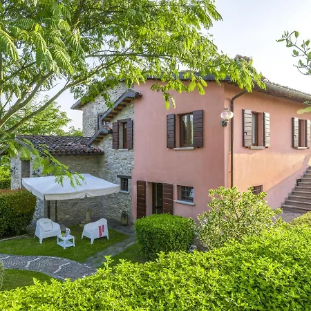 Villa Sprawling In With Private Swimming Pool *
